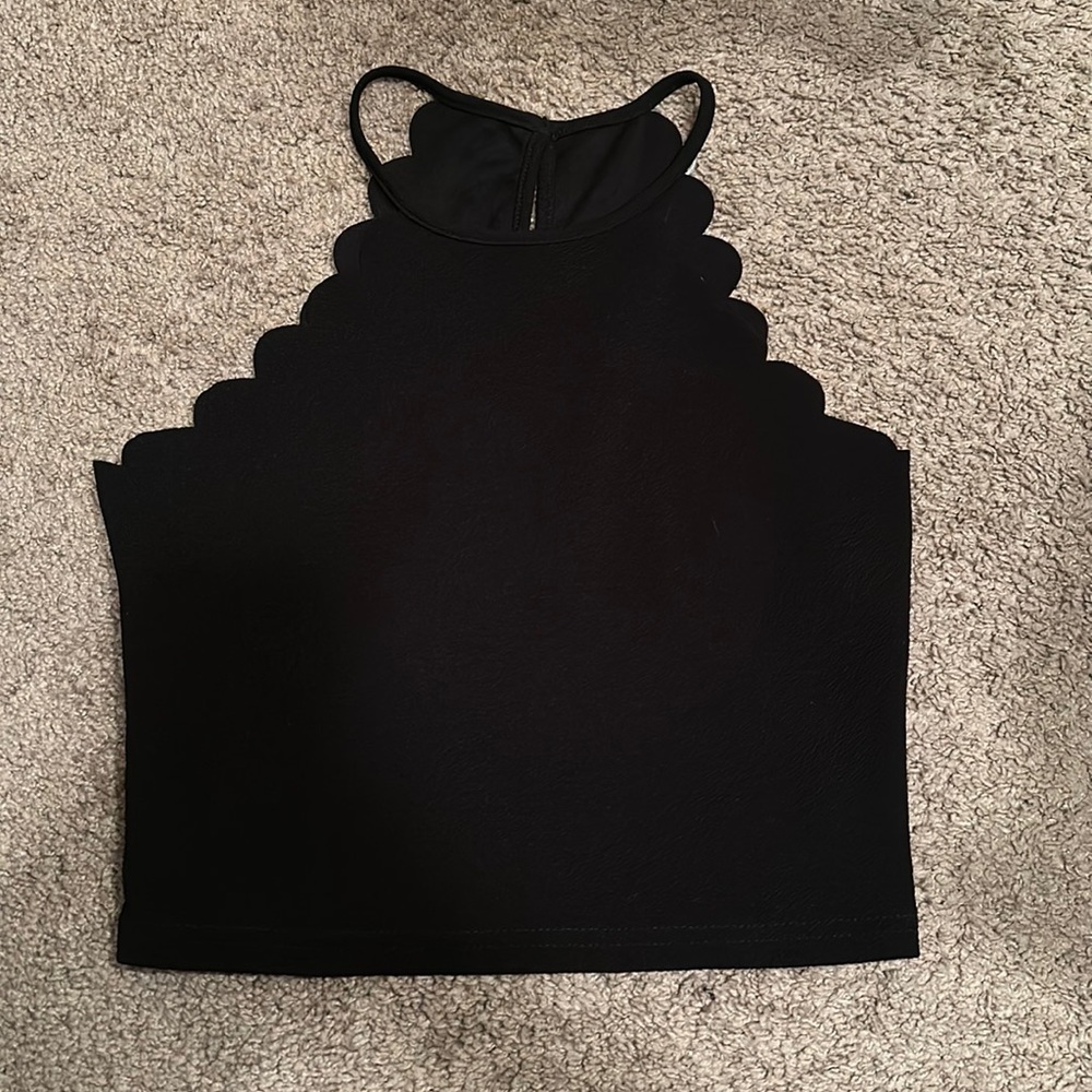 Black Medium scalloped crop top!